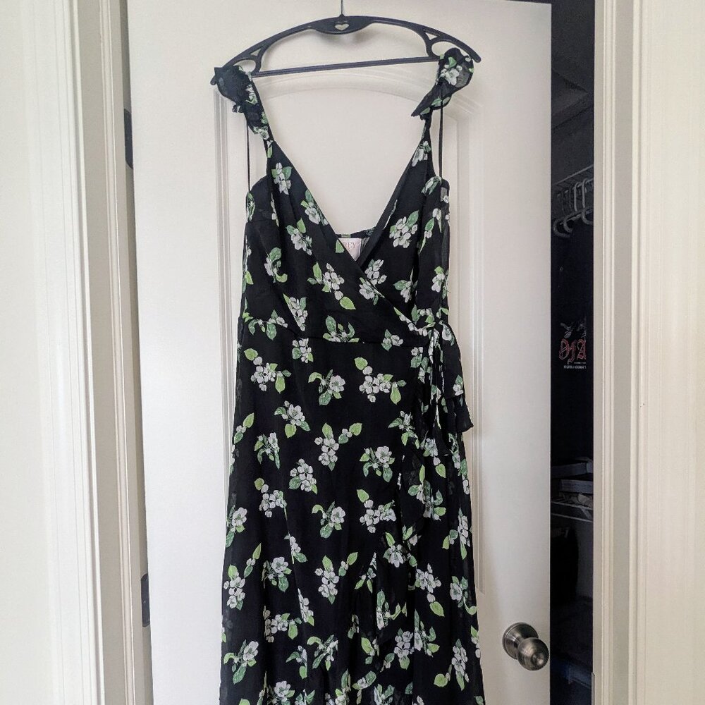 NWT Francesca's Black White Floral Wrap Midi Dress